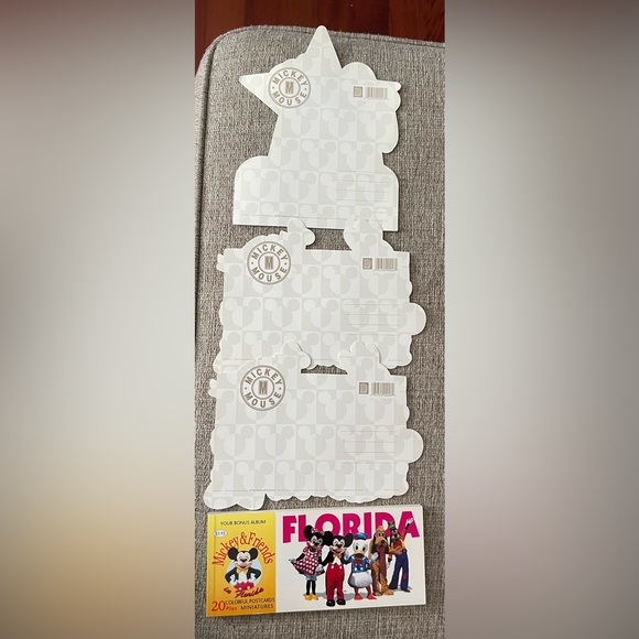 New Bundle of Disney post cards - Picture 3 of 4